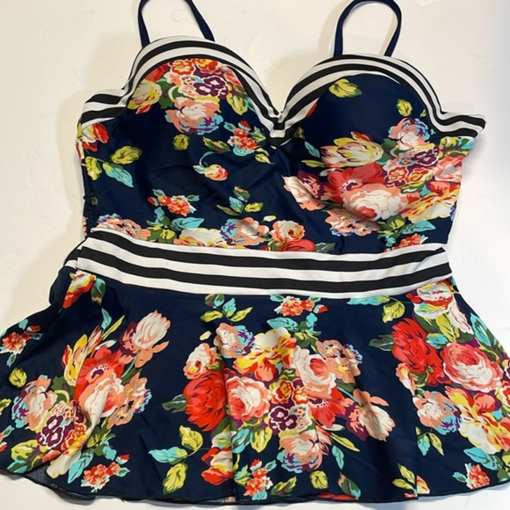 RAD woman swim navy blue multicolor flowered tankini top size L